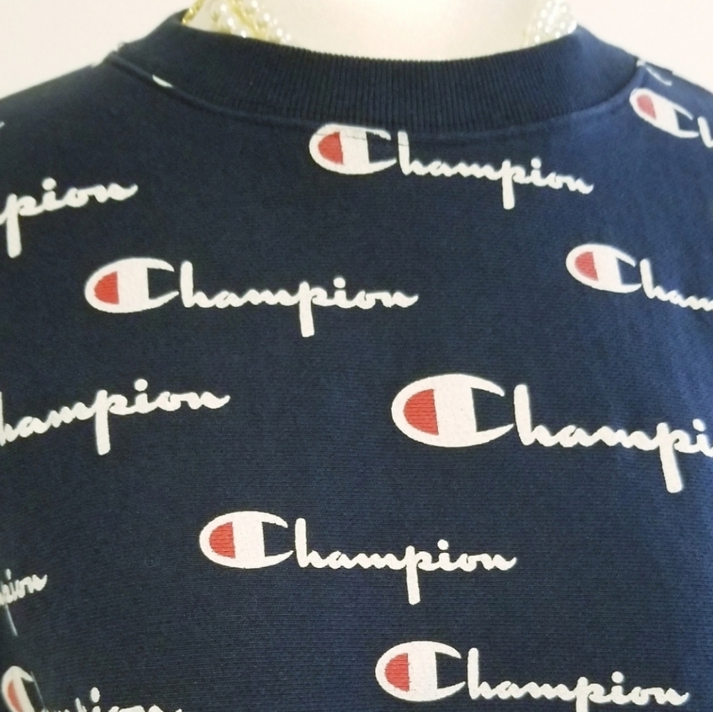 Champion Reverse Weave Logo Crop Sweatshirt Navy Blue Logo Print Retro Style - Picture 3 of 12